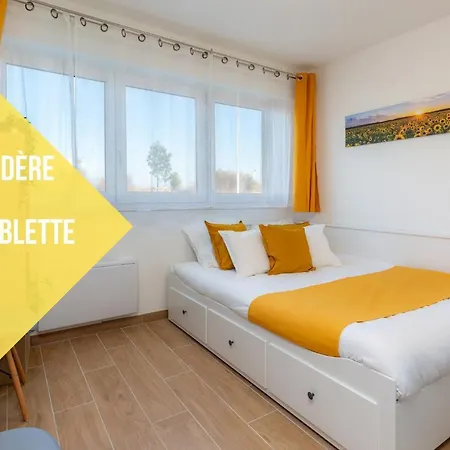 The Sunshine- Cozy-sea View - Beach- Host Provence Apartment *
